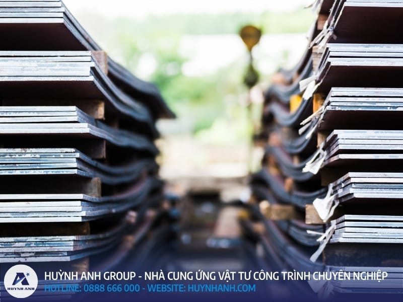 Thép tấm được sử dụng trong nhiều lĩnh vực, từ đóng tàu, cơ khí cho đến xây dựng Thép tấm được sử dụng trong nhiều lĩnh vực, từ đóng tàu, cơ khí cho đến xây dựng