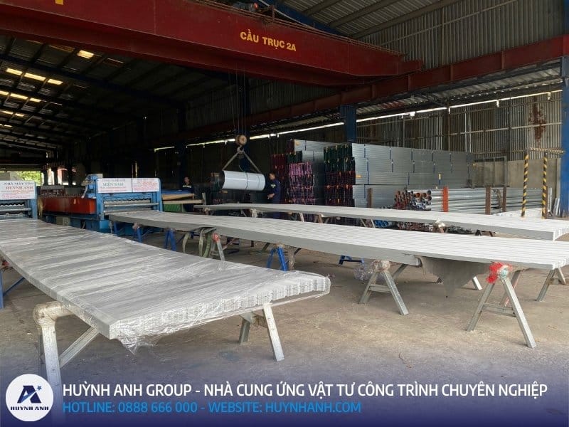 Tôn la phông 13 sóng được sử dụng phổ biến trên thị trường Tôn la phông 13 sóng được sử dụng phổ biến trên thị trường