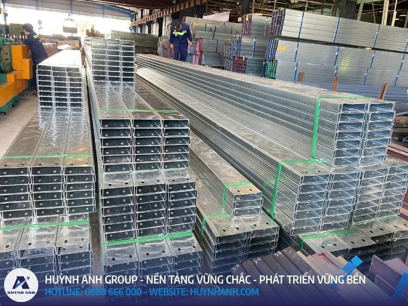 Xà gồ C mạ kẽm có khối lượng nhẹ, chịu lực cao Xà gồ C mạ kẽm có khối lượng nhẹ, chịu lực cao